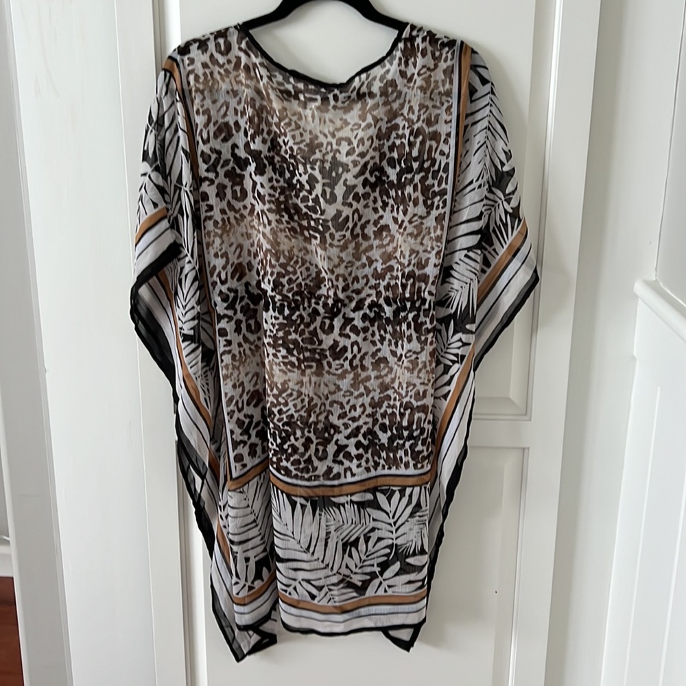 Super cute coverup - Picture 4 of 4